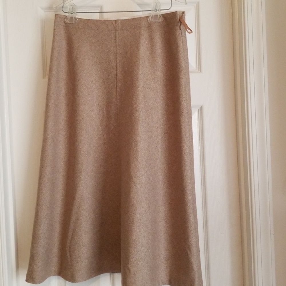 Knee-length skirt